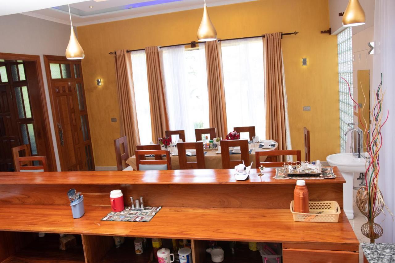 Arusha Royal Acomodação com café da manhã Exterior foto