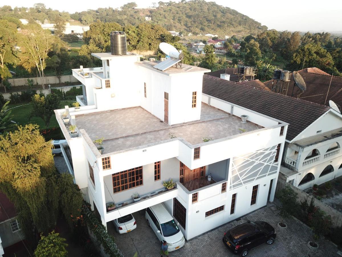 Arusha Royal Acomodação com café da manhã Exterior foto
