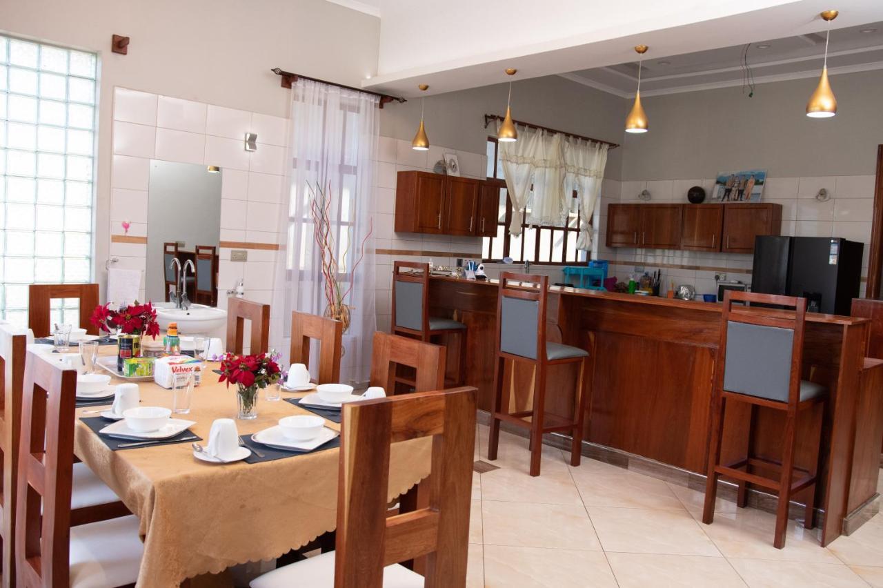 Arusha Royal Acomodação com café da manhã Exterior foto