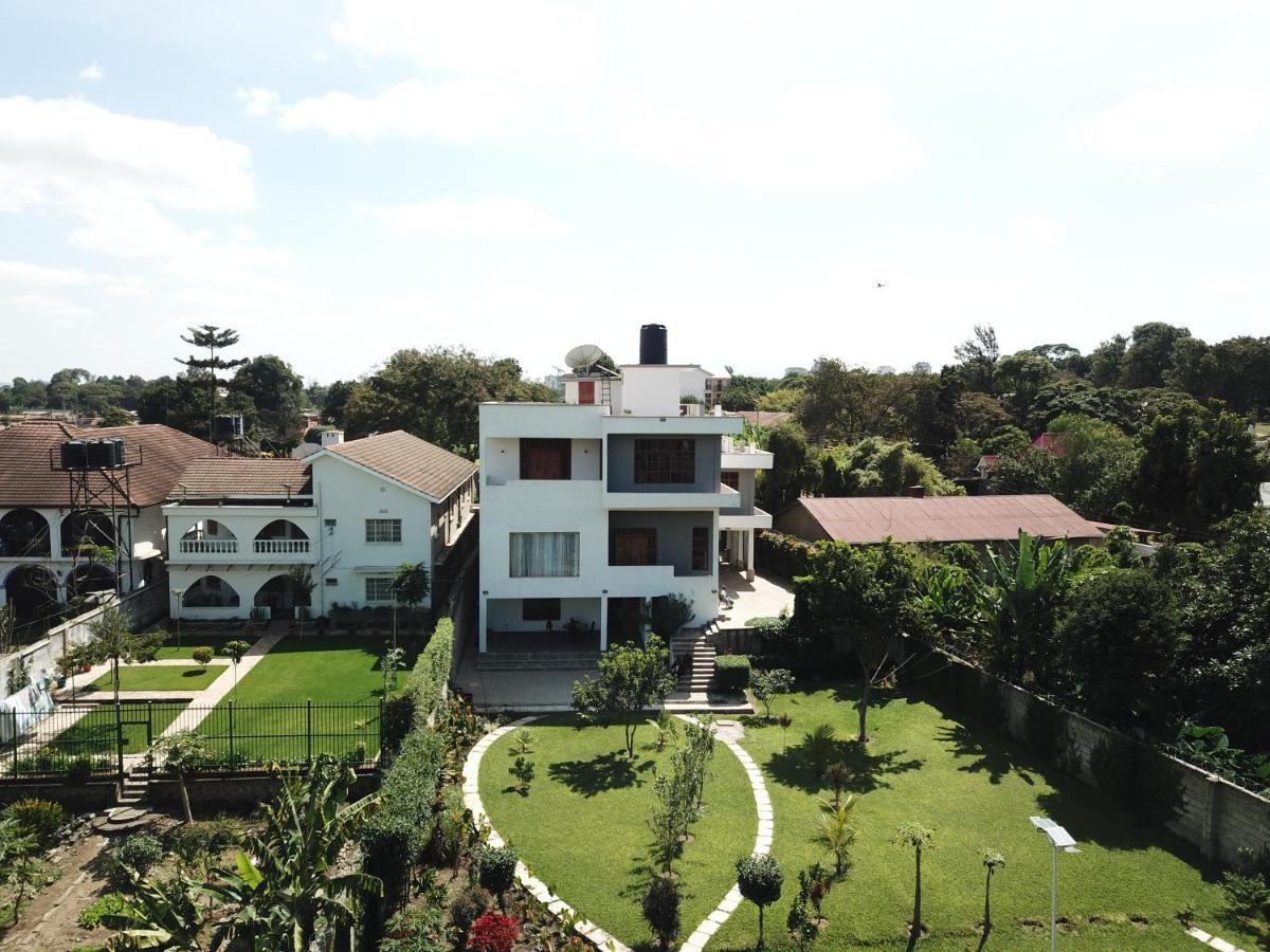 Arusha Royal Acomodação com café da manhã Exterior foto