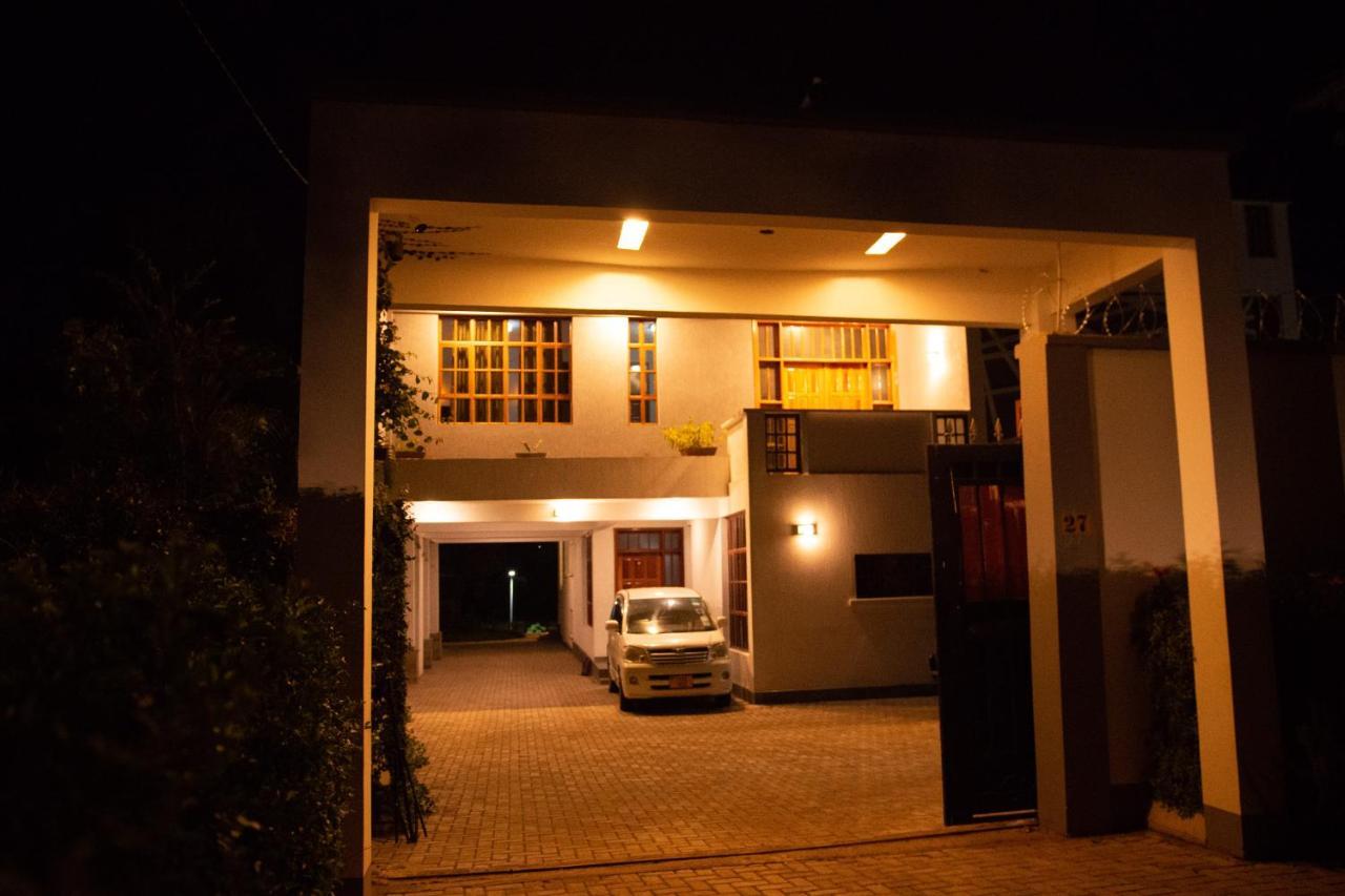 Arusha Royal Acomodação com café da manhã Exterior foto