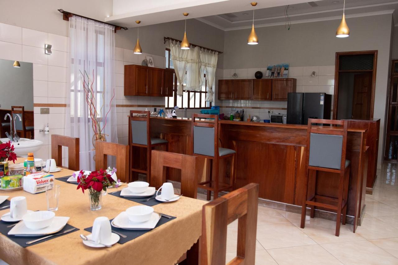 Arusha Royal Acomodação com café da manhã Exterior foto